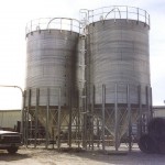 Bolted corrugated silos