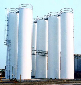 Smooth-wall welded storage silos